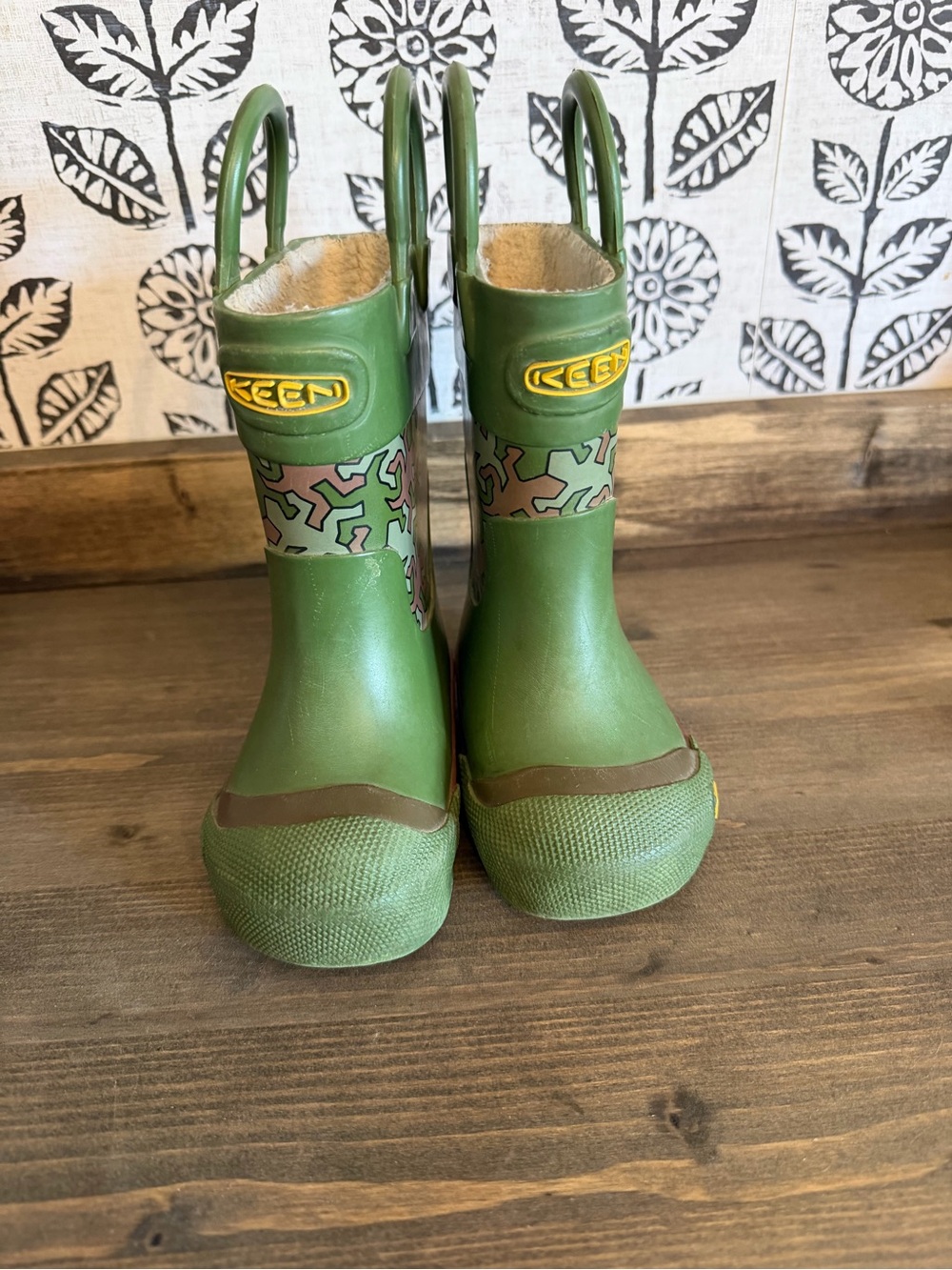 Kids Keen rain boots size 4